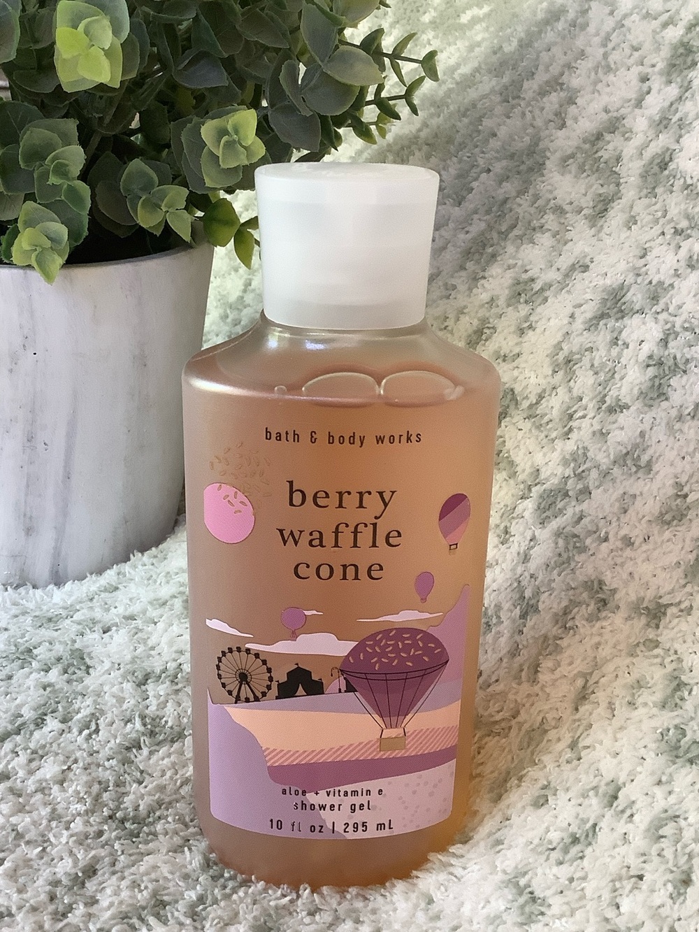 Bath & Body Works Scented Berry Waffle Cone Shower Gel NWT 10 oz.